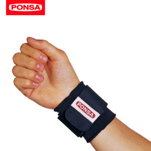 Diseñada con la finalidad de restringir los movimientos de la muñeca en caso de esfuerzos intensos. Refuerza la muñeca y previene de lesiones.